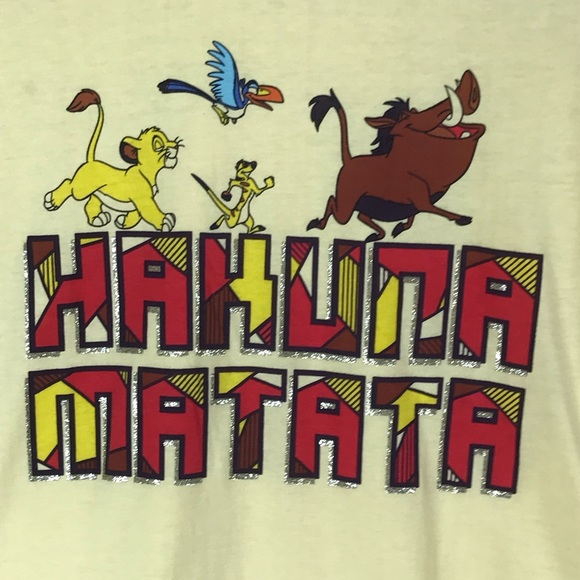 Disney Lion King Hakuna Matata PumbaT- Shirt Yellow Size Large - Picture 1 of 4